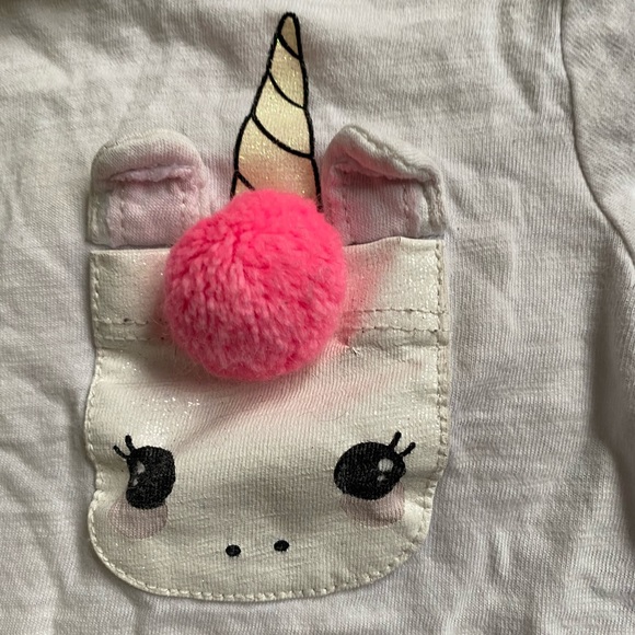 🌸3/$10🌸 H&M unicorn pocket T shirt - Picture 2 of 2